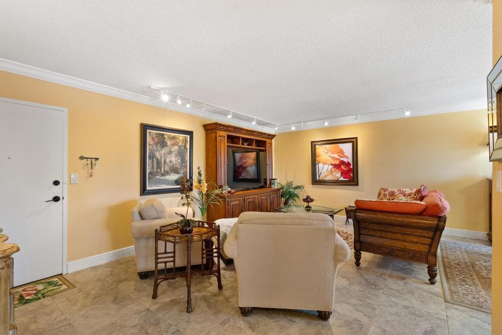 3210 SE 10th Street 4a photo 6