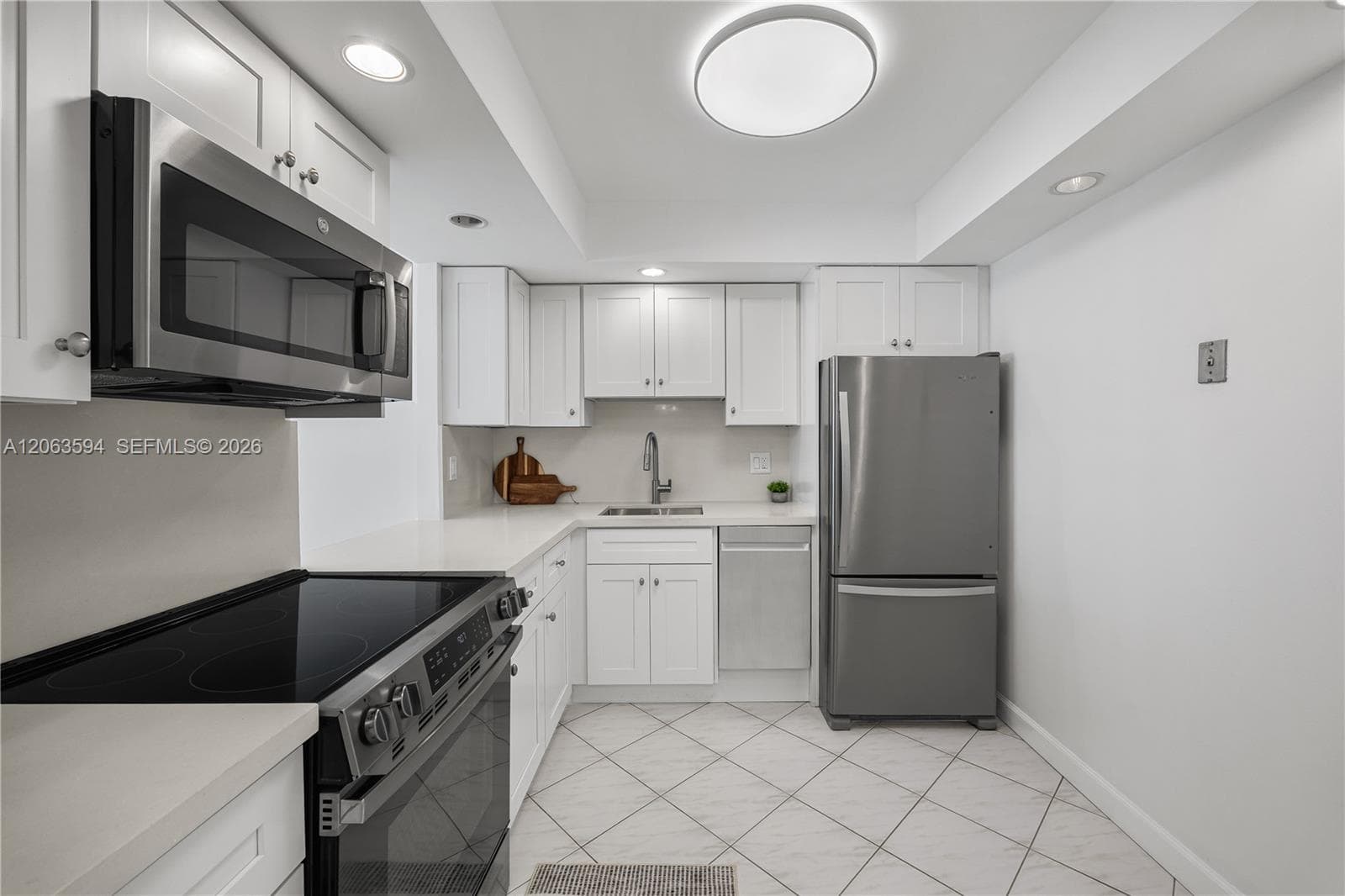 1825 S Ocean Dr 313 photo 3