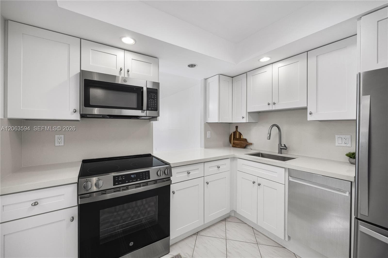 1825 S Ocean Dr 313 photo 4