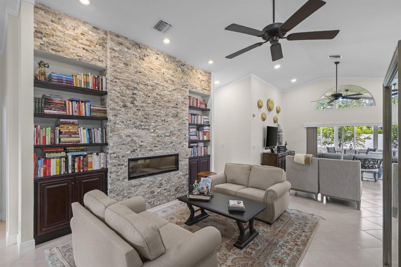 16536 Del Palacio Court photo 4