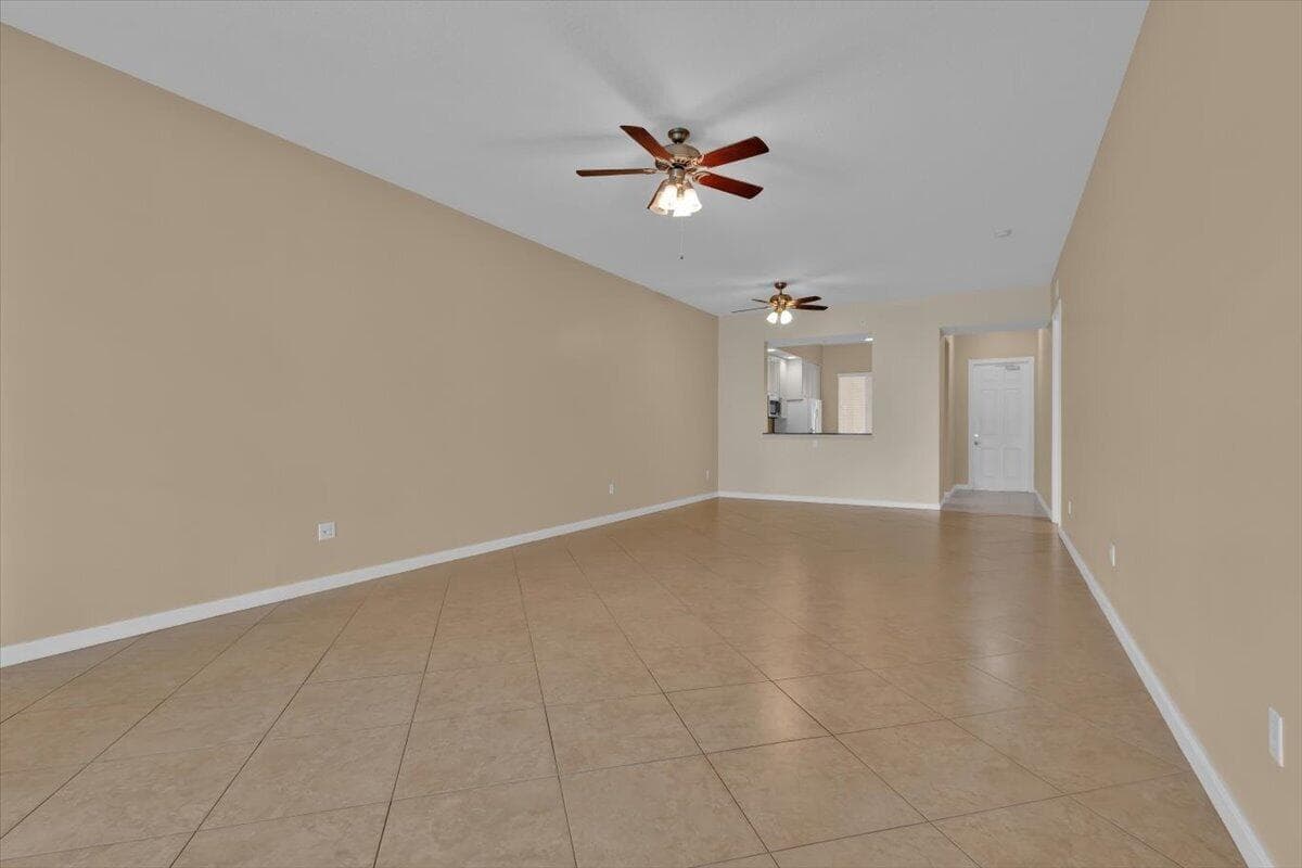 5 HARBOUR ISLE Drive E 103 with Garage photo 10