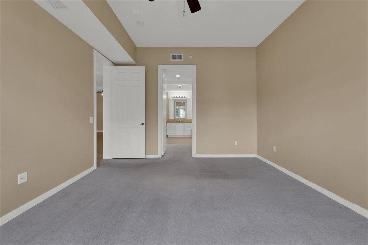 5 HARBOUR ISLE Drive E 103 with Garage photo 18