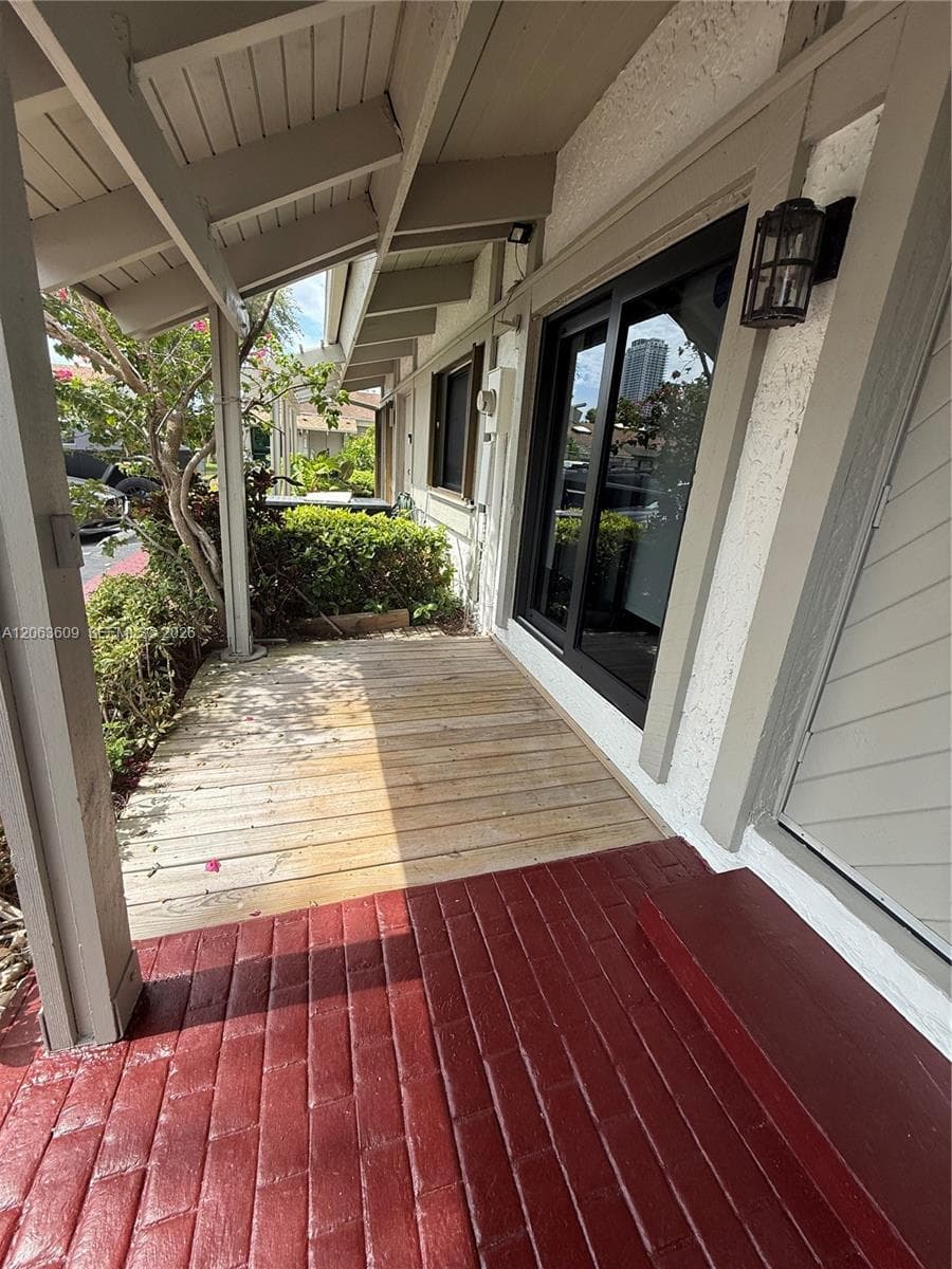 2645 S Parkview Dr 2645 photo 2