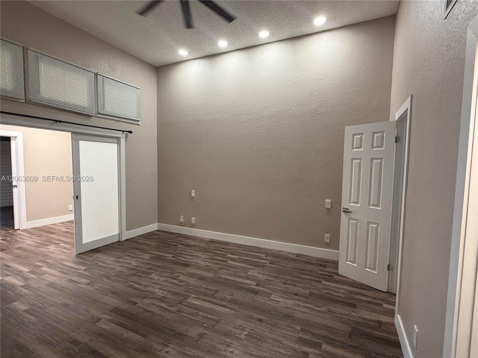 2645 S Parkview Dr 2645 photo 9