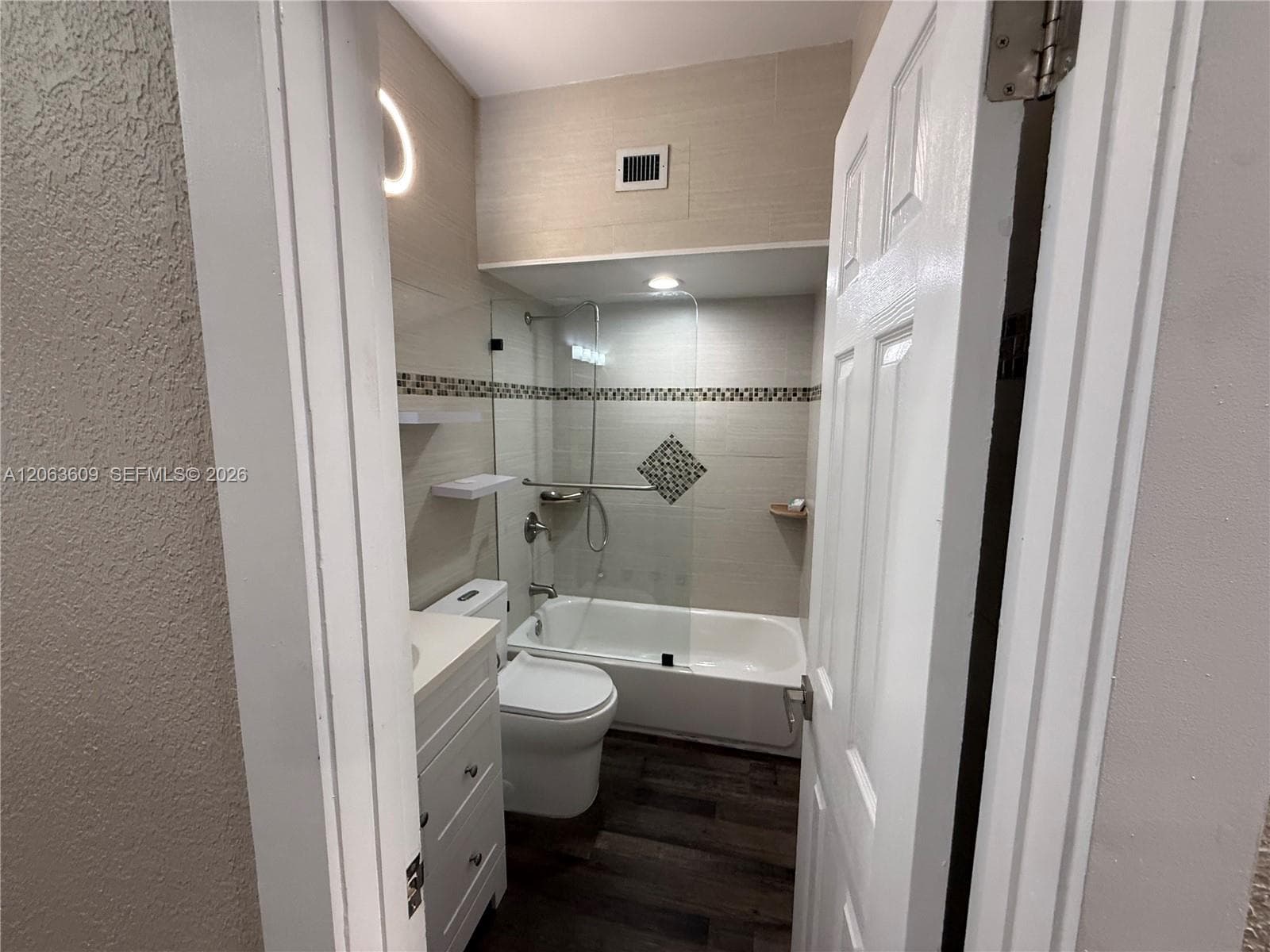 2645 S Parkview Dr 2645 photo 8
