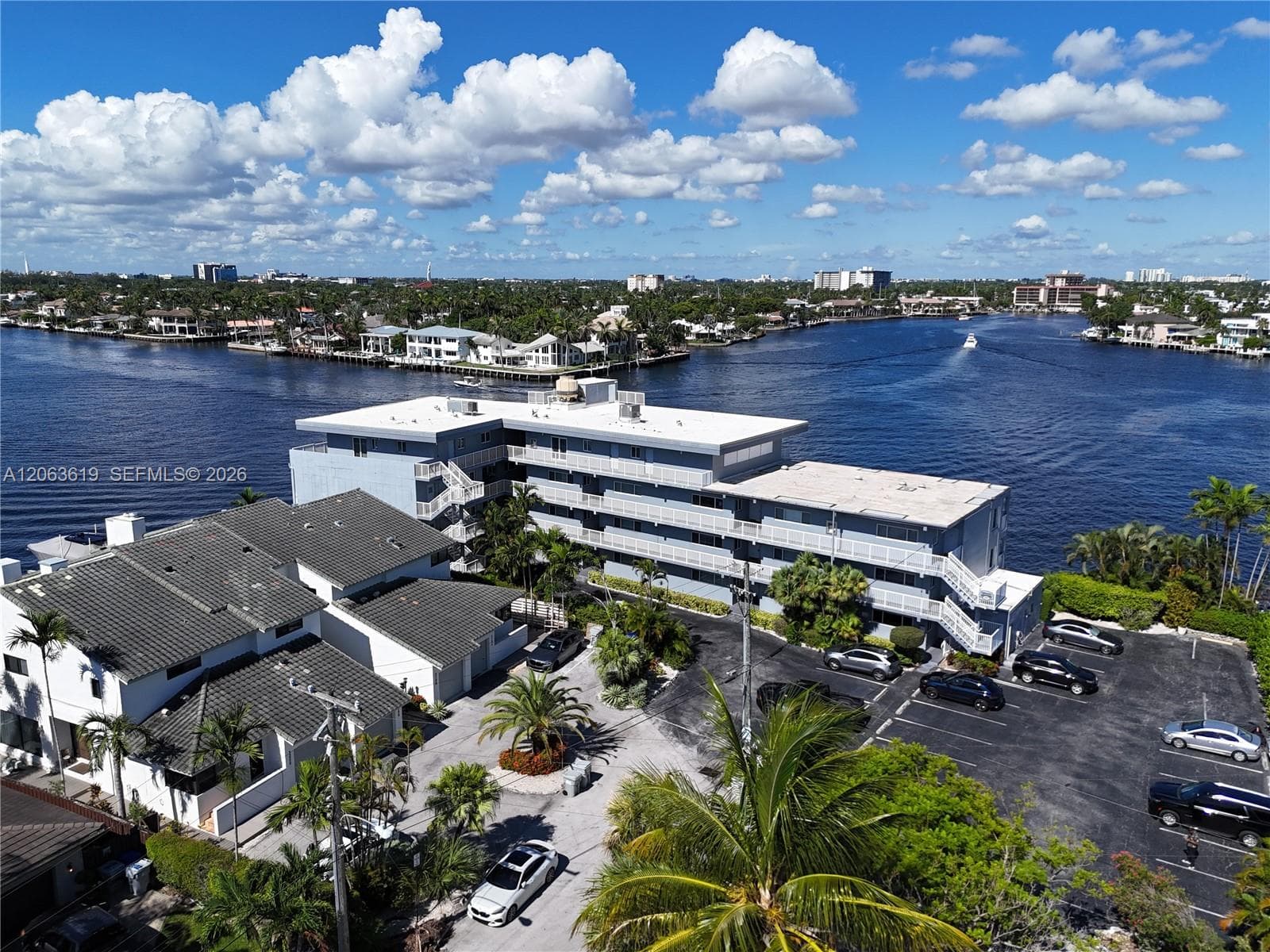 1201 S Riverside Dr 301 photo 23