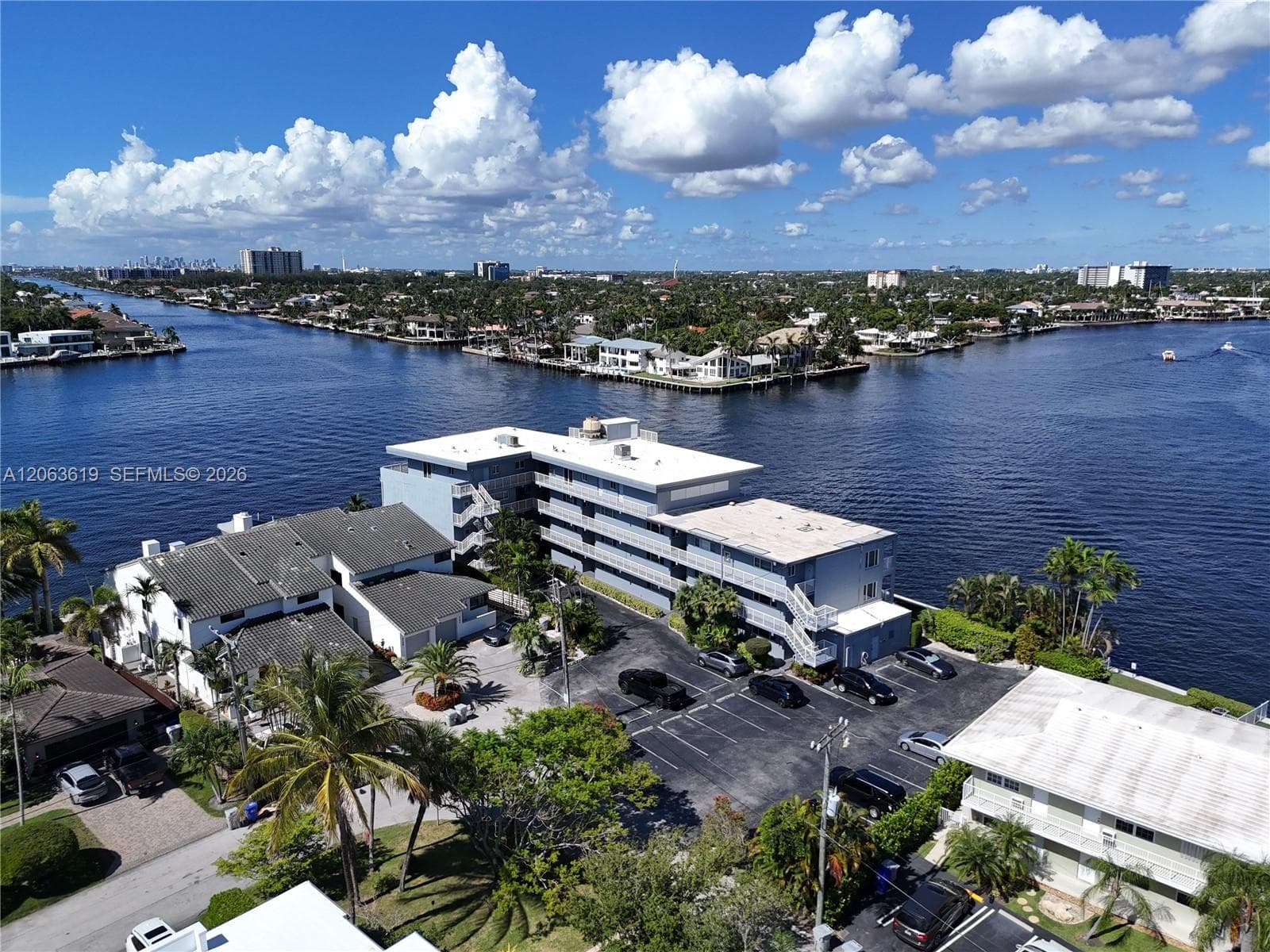 1201 S Riverside Dr 301 photo 22
