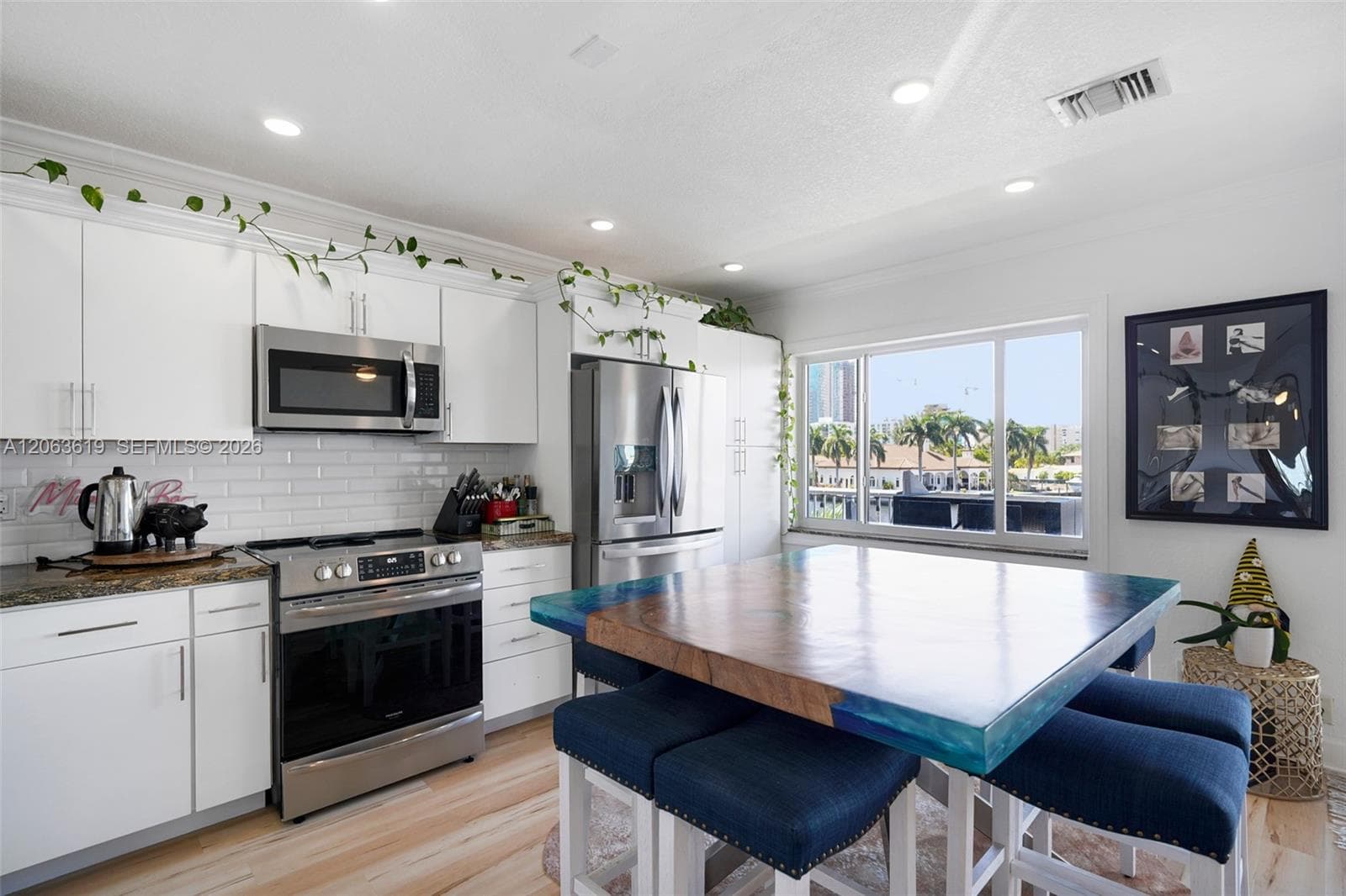 1201 S Riverside Dr 301 photo 7