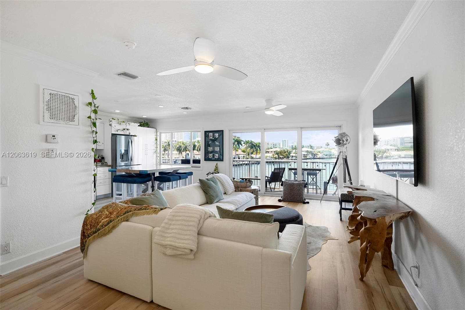 1201 S Riverside Dr 301 photo 4