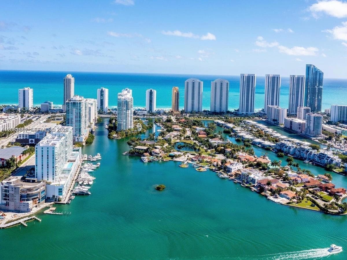 400 Sunny Isles Blvd 1401 photo 2