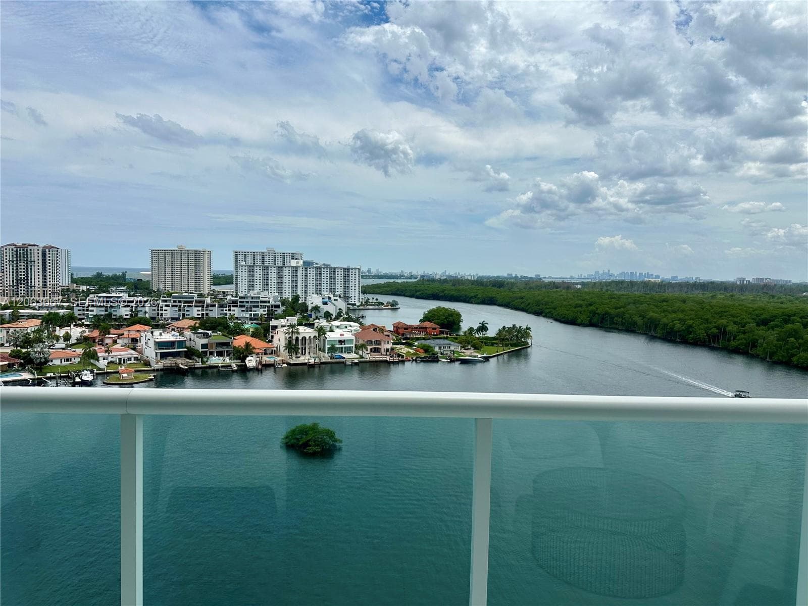400 Sunny Isles Blvd 1401 photo 3