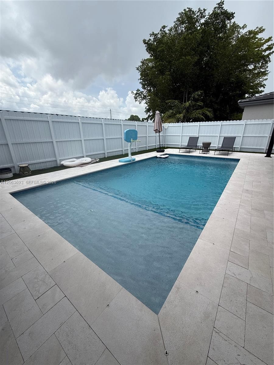 18618 SW 136th Ct photo 17