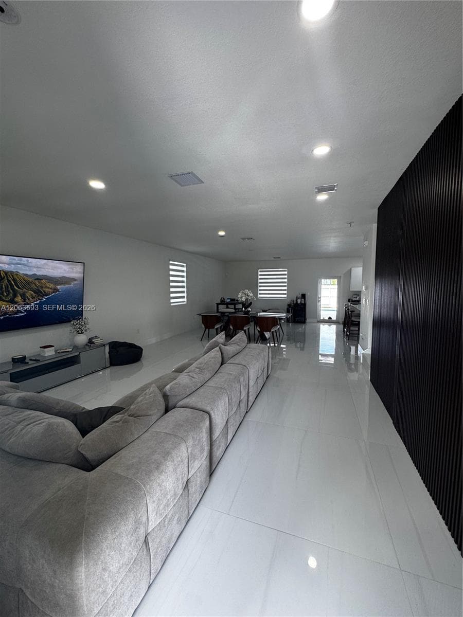 18618 SW 136th Ct photo 3