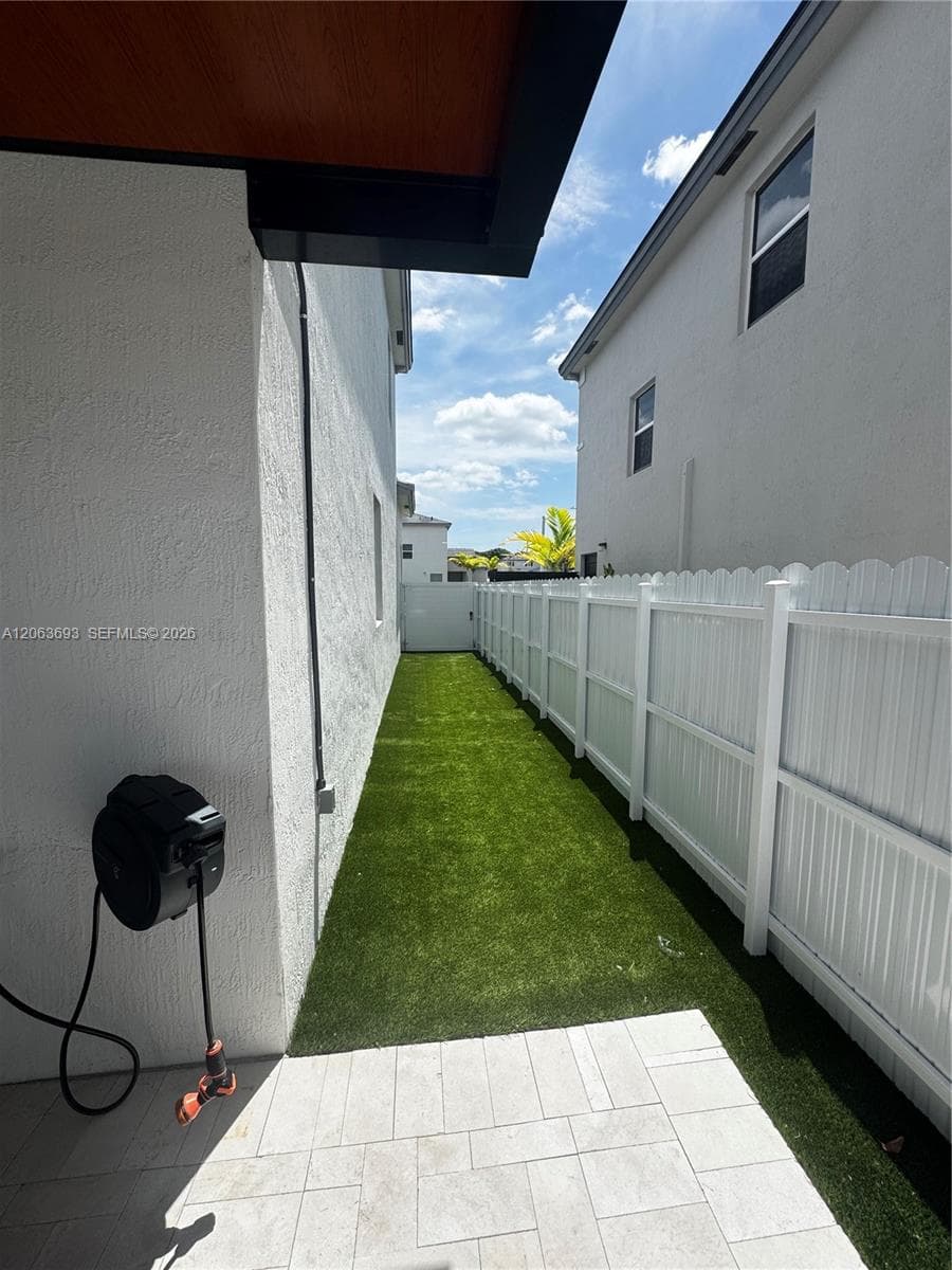 18618 SW 136th Ct photo 20