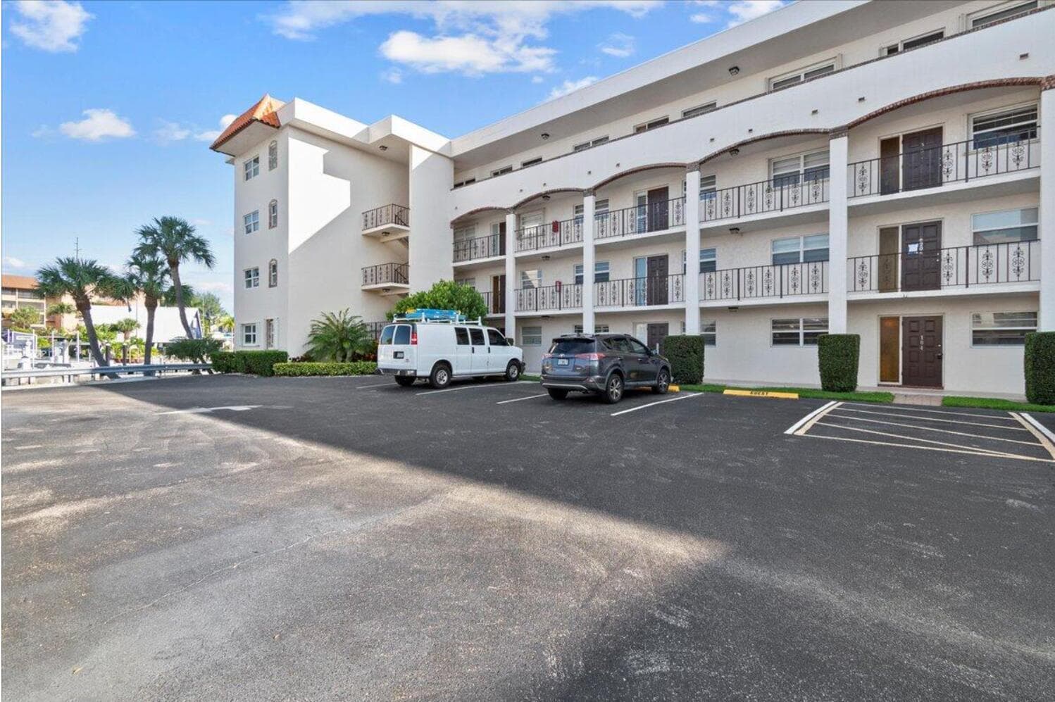 20 YACHT CLUB Drive 104 photo 2