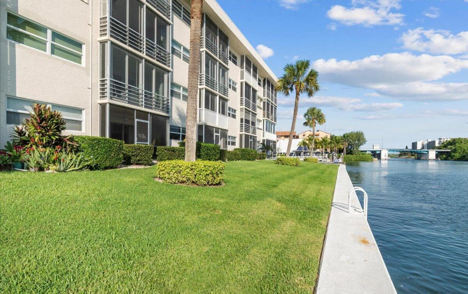 20 YACHT CLUB Drive 104 photo 6