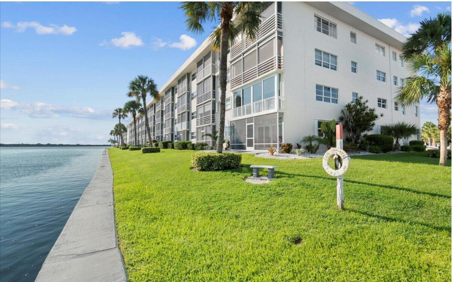 20 YACHT CLUB Drive 104 photo 3