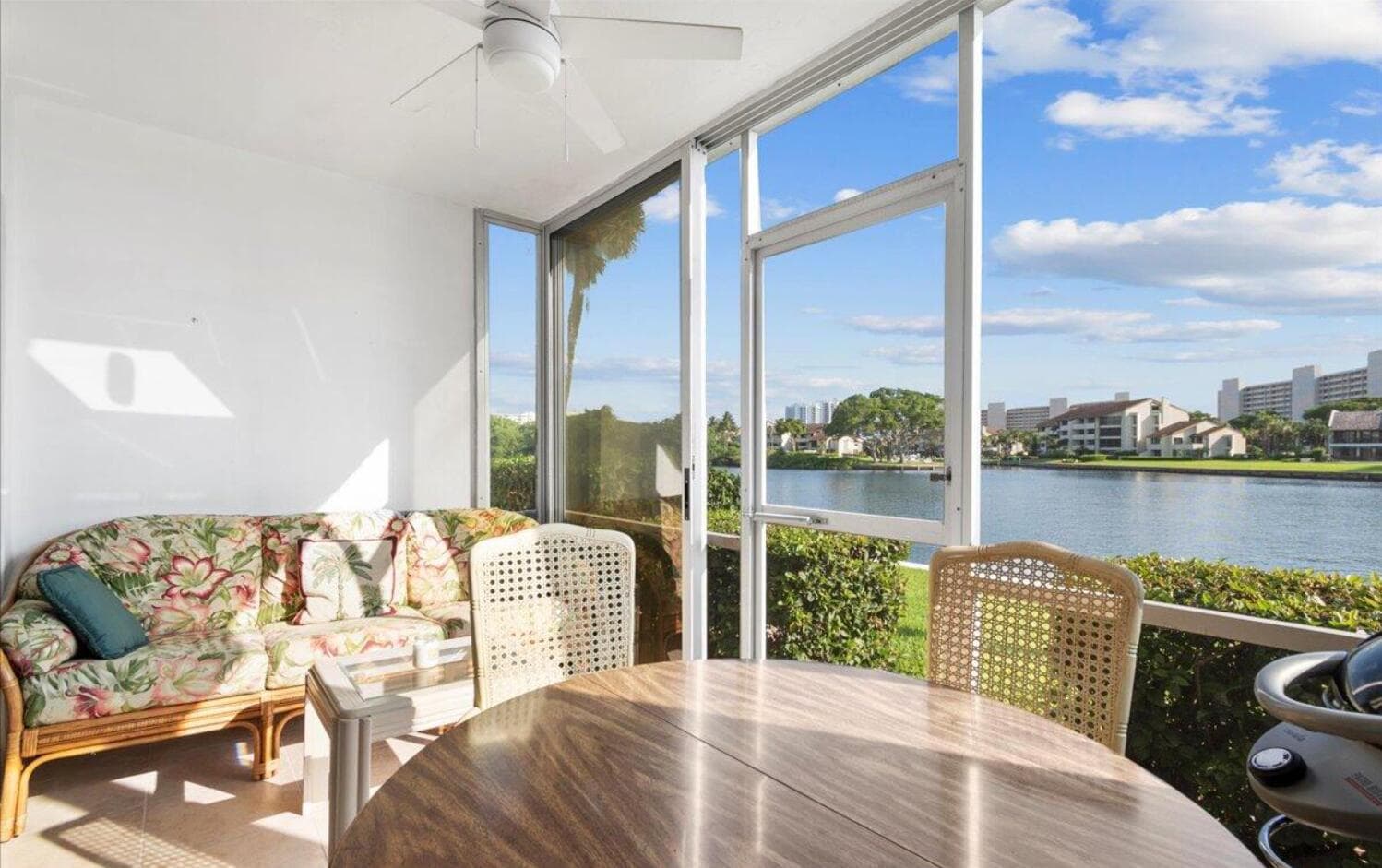 20 YACHT CLUB Drive 104 photo 8