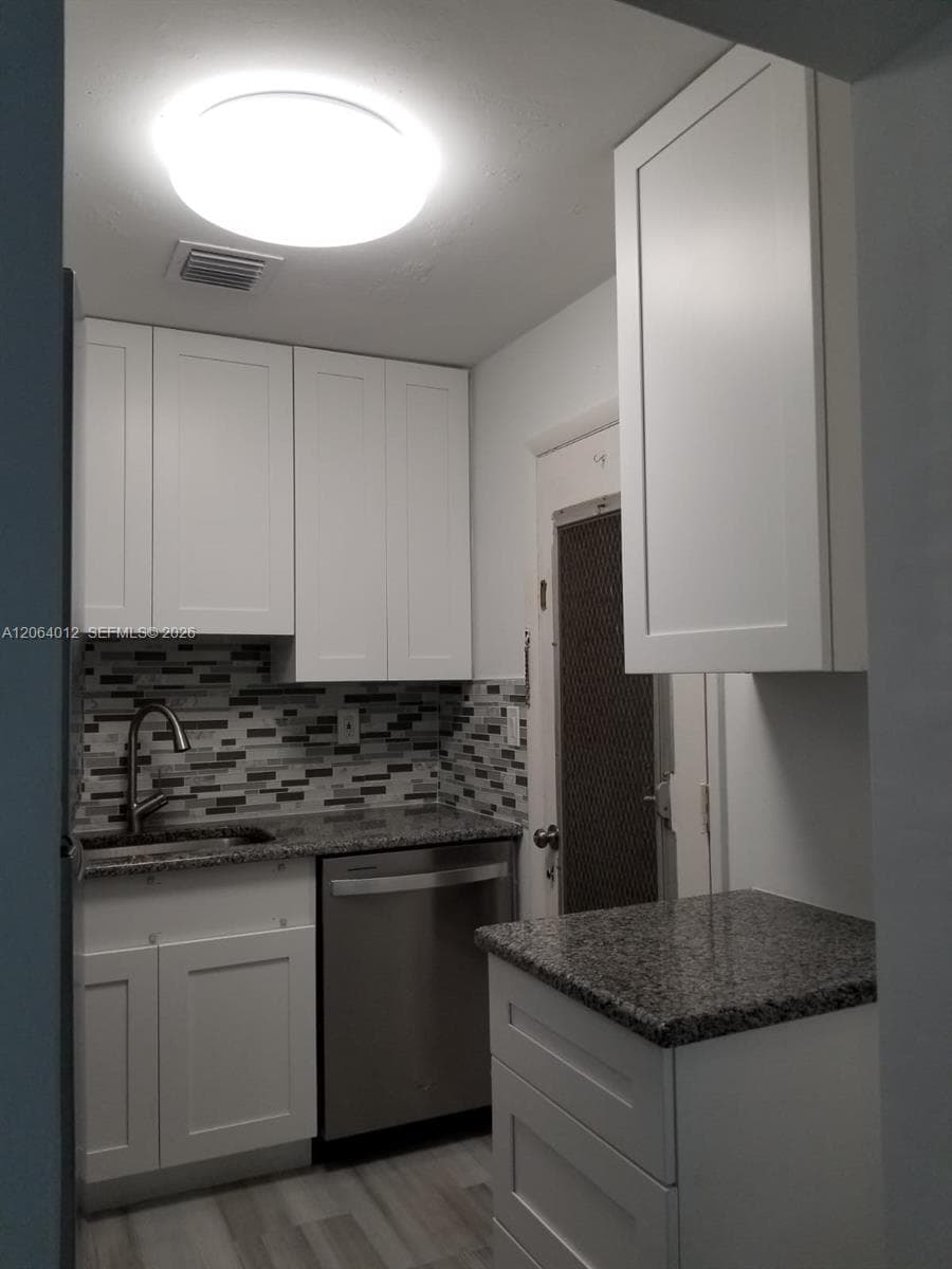 2990 NE 16th Ave 105 photo 2
