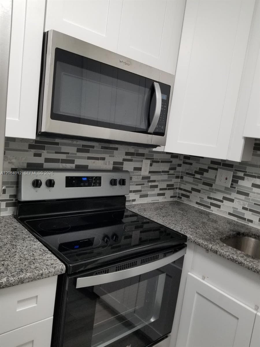 2990 NE 16th Ave 105 photo 1