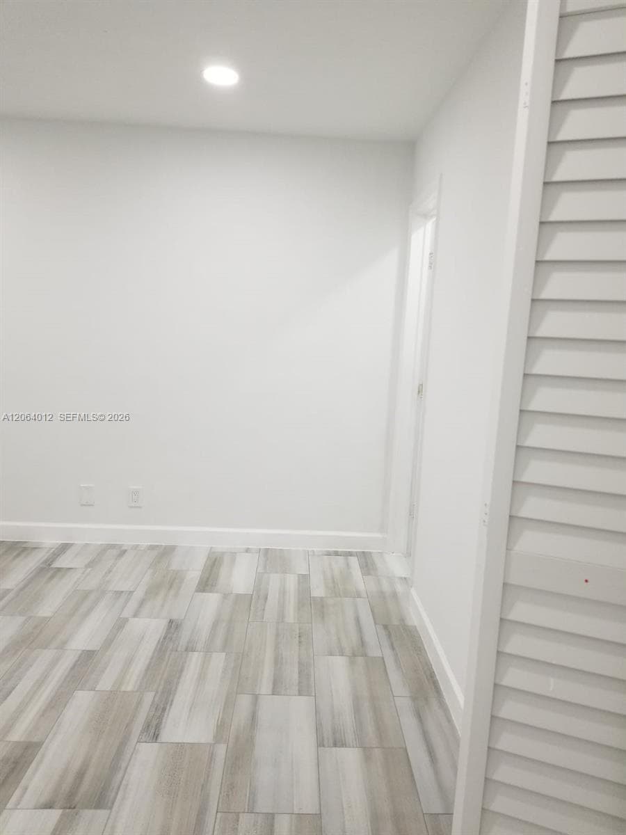 2990 NE 16th Ave 105 photo 8
