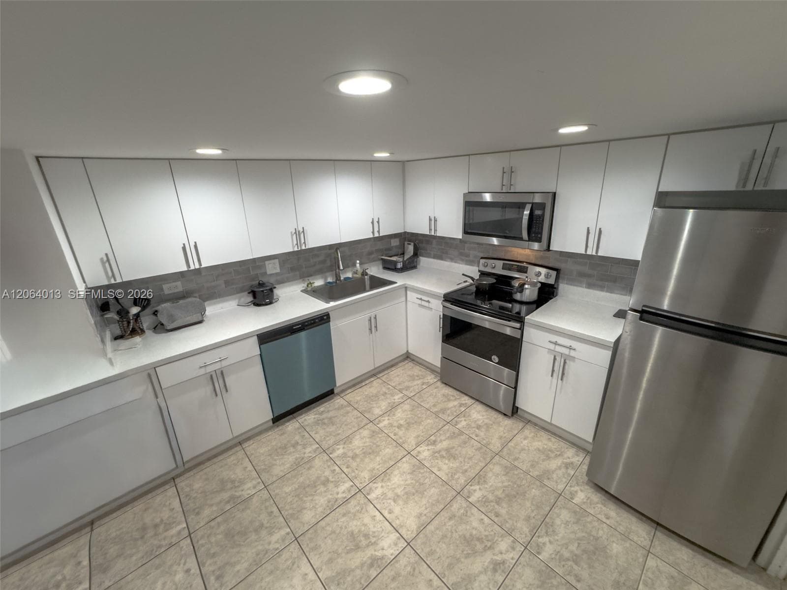 251 174th St 808 photo 3