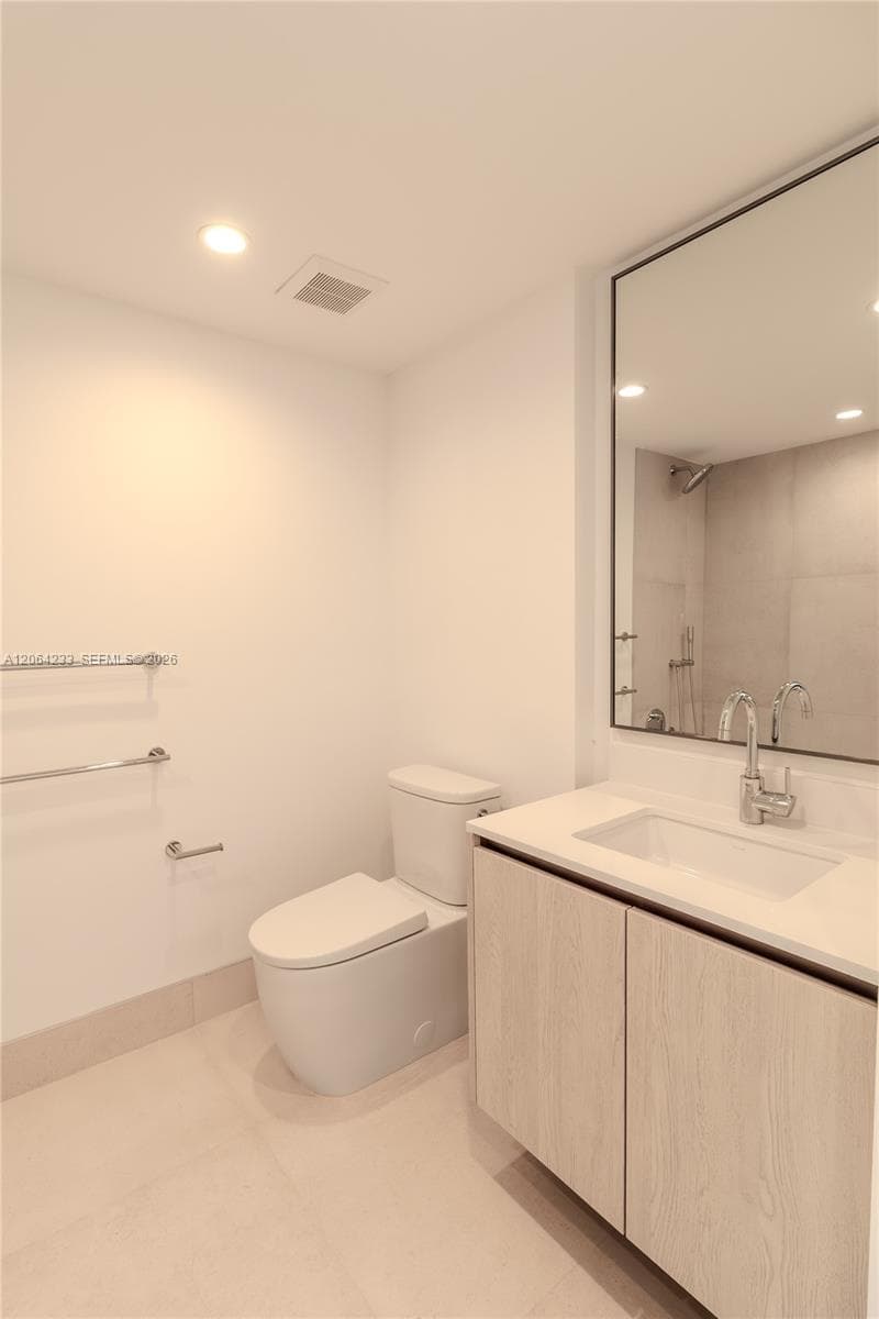 9221 E Bay Harbor Drive 307 photo 23