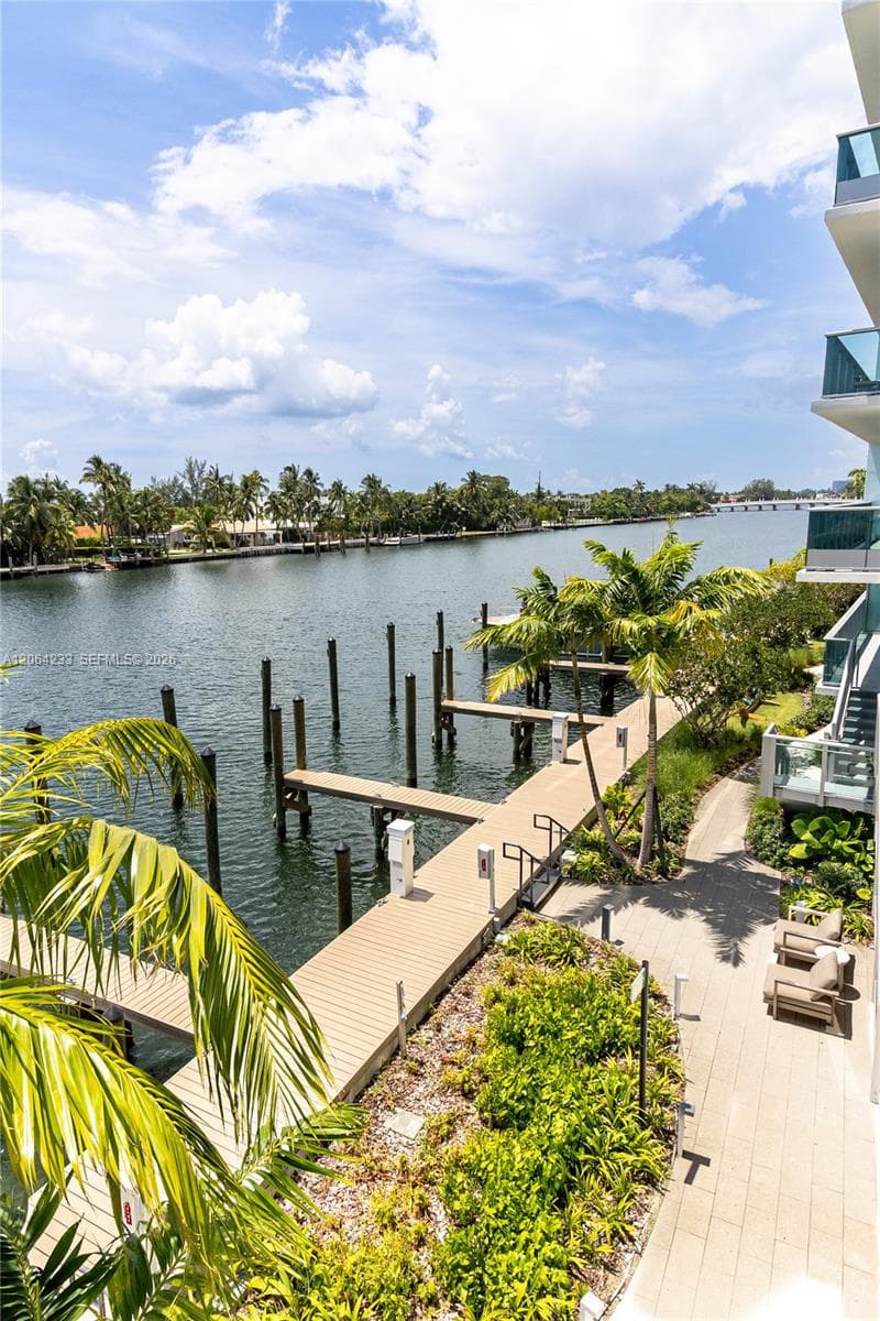 9221 E Bay Harbor Drive 307 photo 20