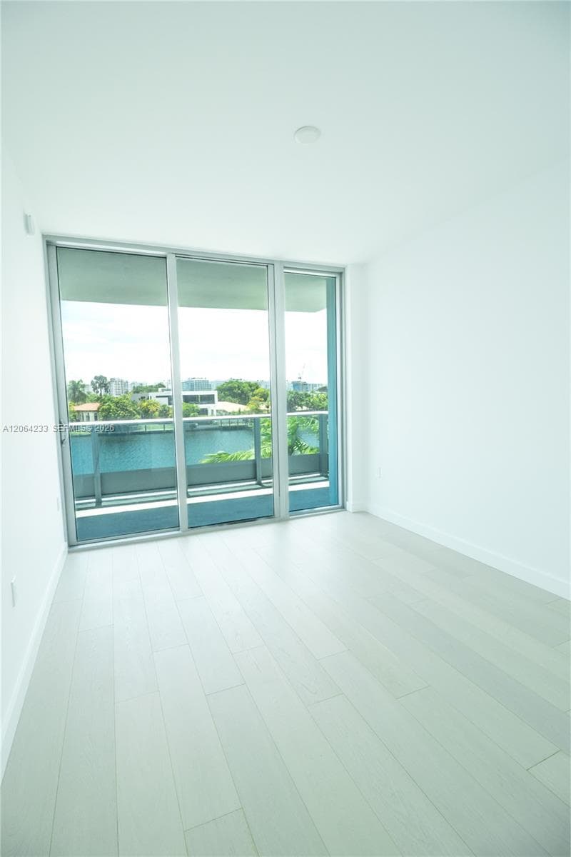 9221 E Bay Harbor Drive 307 photo 21