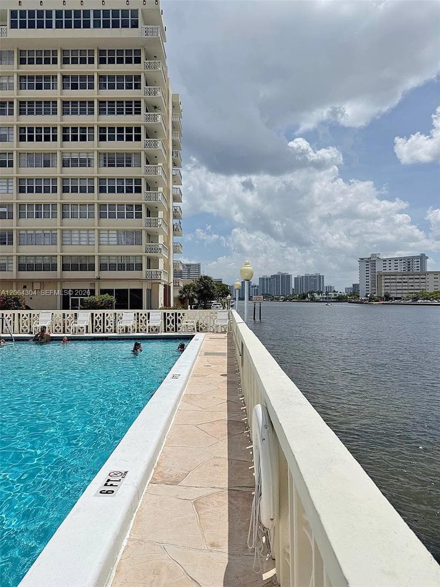 1817 S Ocean Dr 824 photo 2