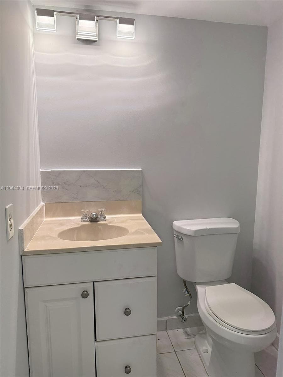 1817 S Ocean Dr 824 photo 16