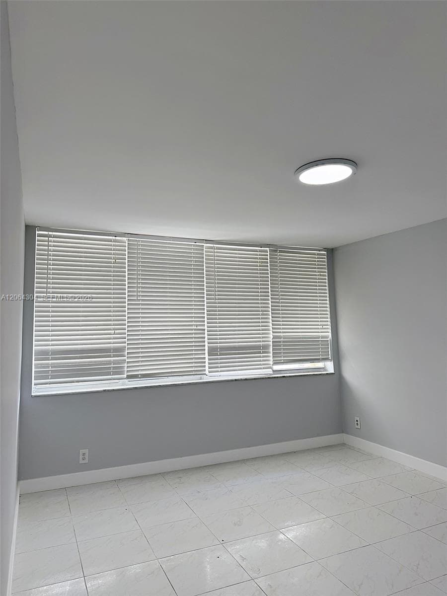1817 S Ocean Dr 824 photo 12