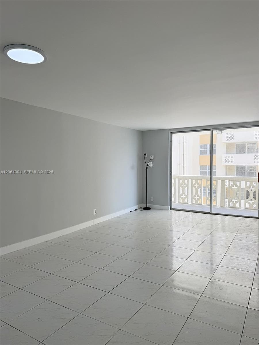 1817 S Ocean Dr 824 photo 7