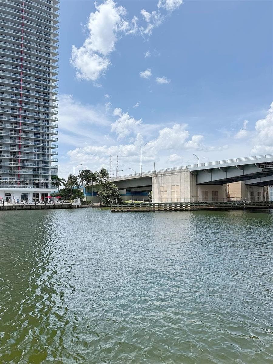 1817 S Ocean Dr 824 photo 3