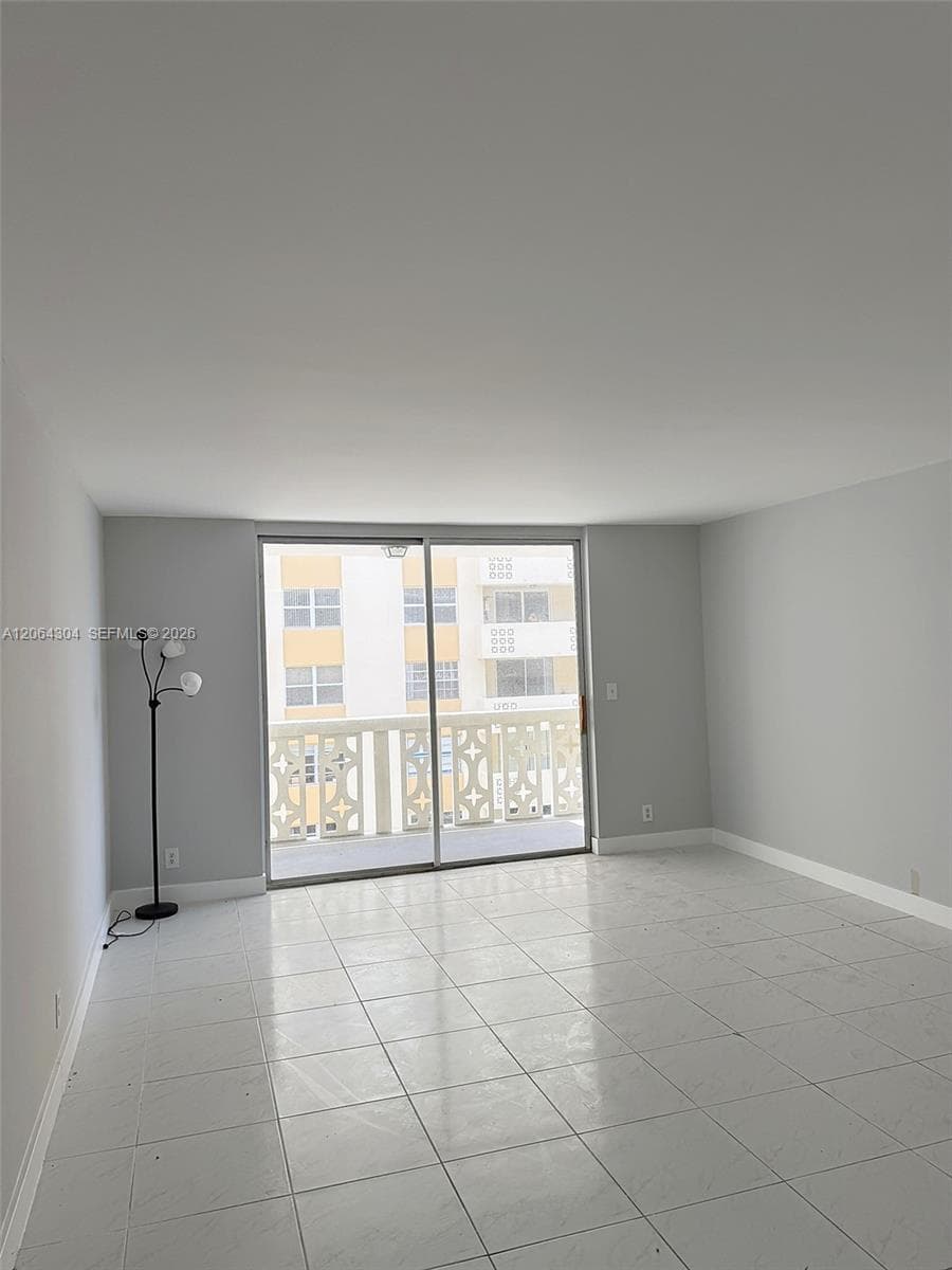 1817 S Ocean Dr 824 photo 9
