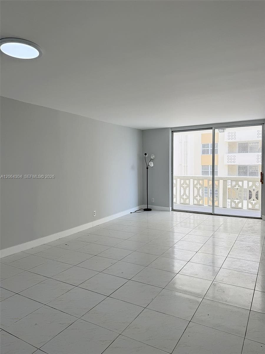 1817 S Ocean Dr 824 photo 10