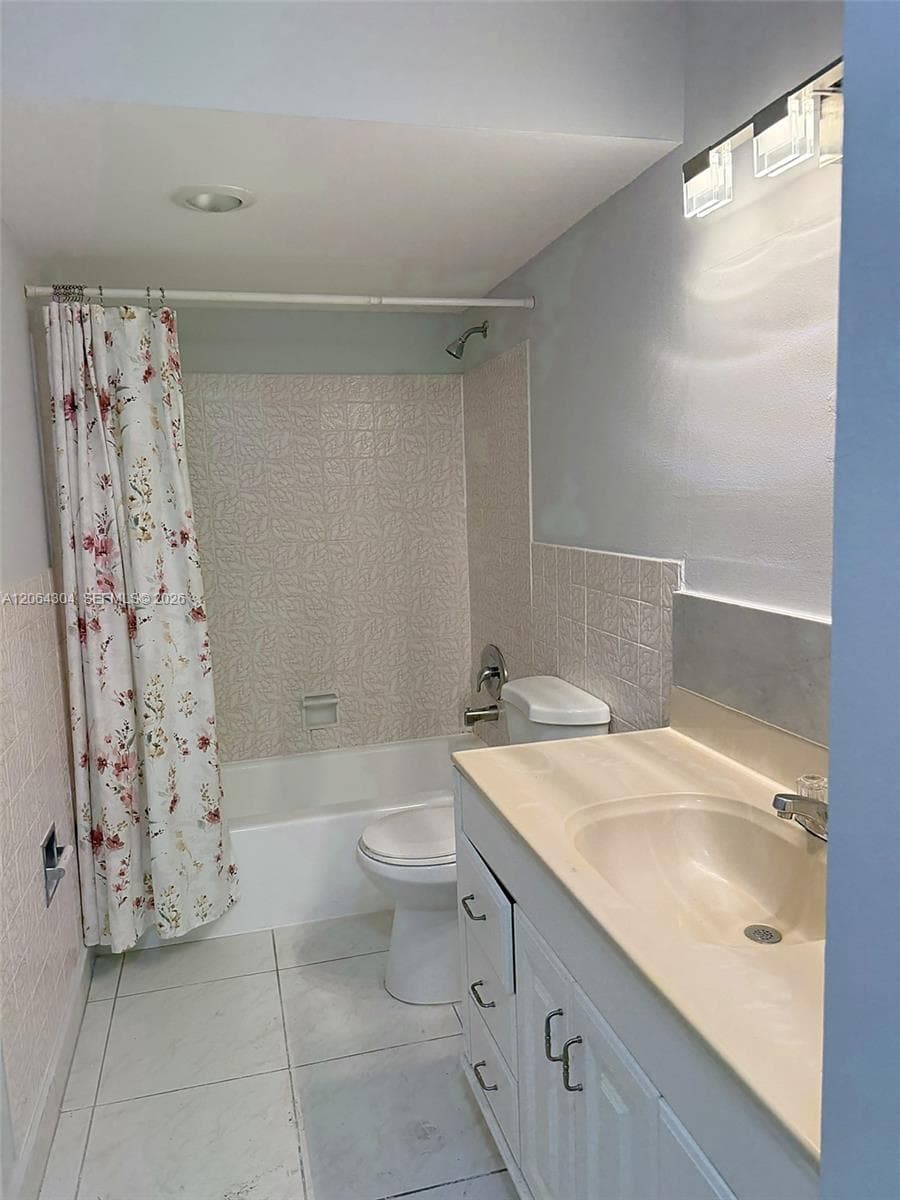 1817 S Ocean Dr 824 photo 14