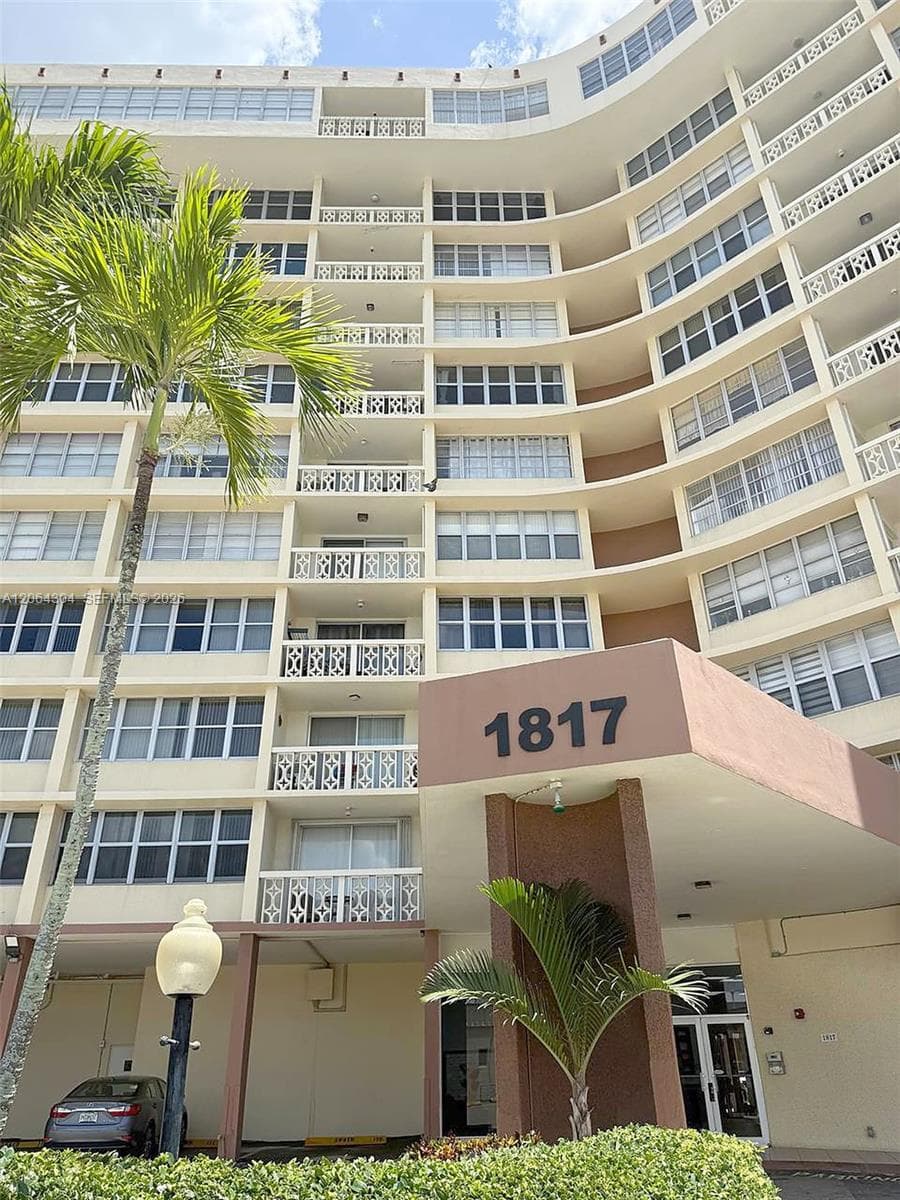 1817 S Ocean Dr 824 photo 4