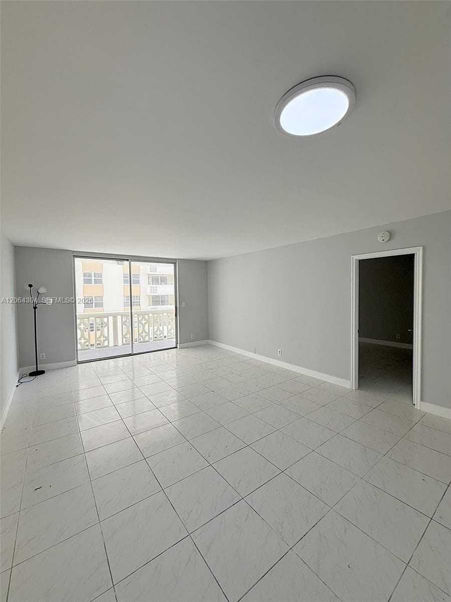 1817 S Ocean Dr 824 photo 8