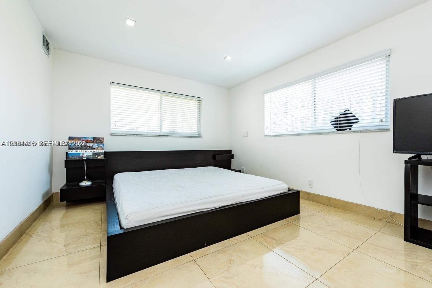 2081 S Ocean Dr 411 photo 12