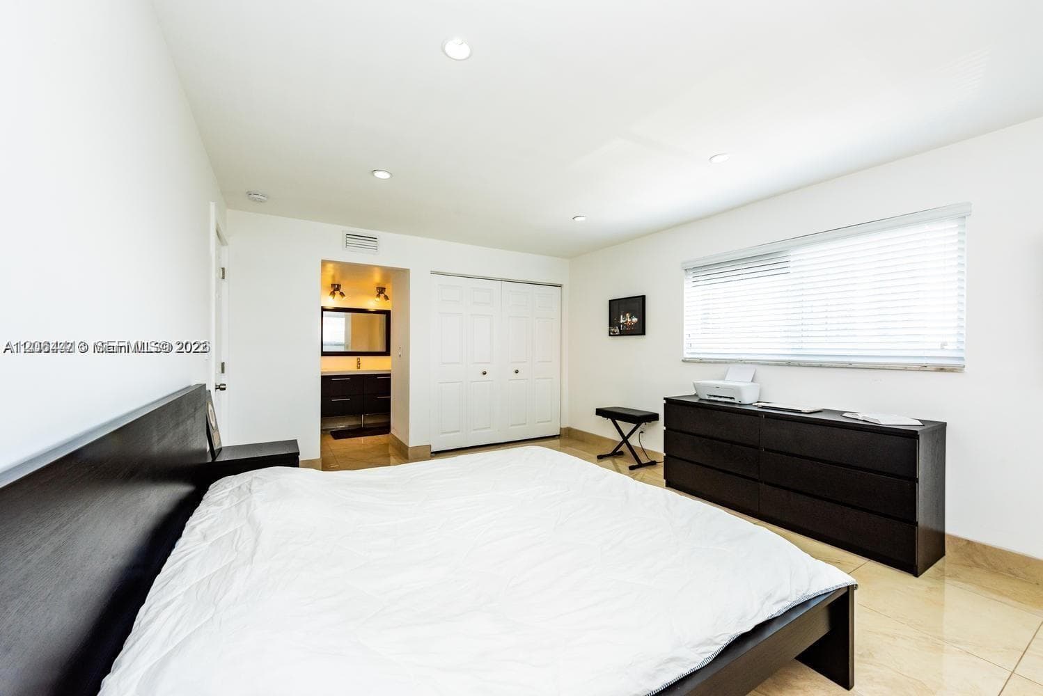 2081 S Ocean Dr 411 photo 14