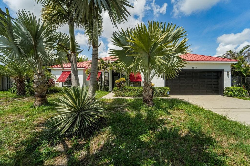 1812 SE FALLON Drive photo 1