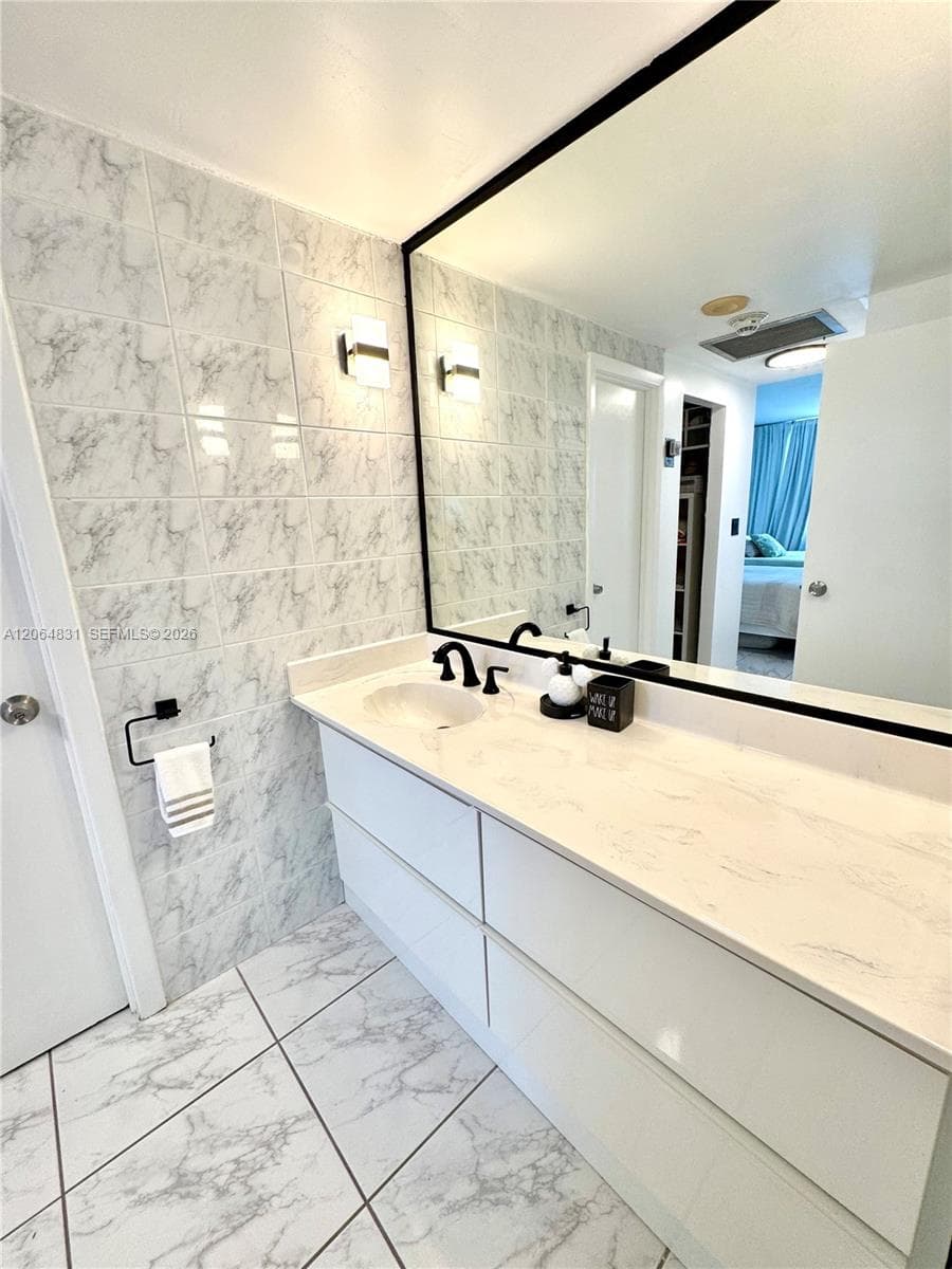 300 Bayview Dr 1603 photo 13