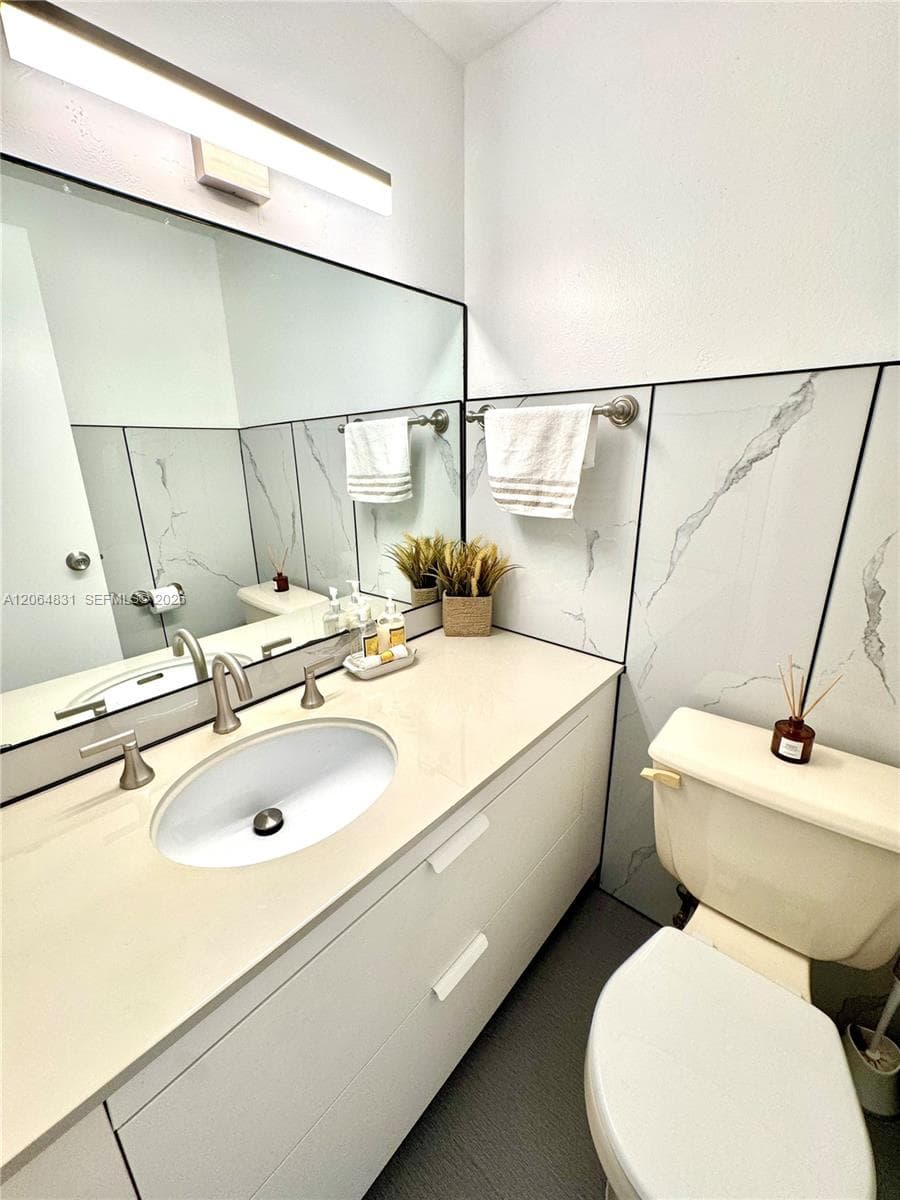 300 Bayview Dr 1603 photo 8