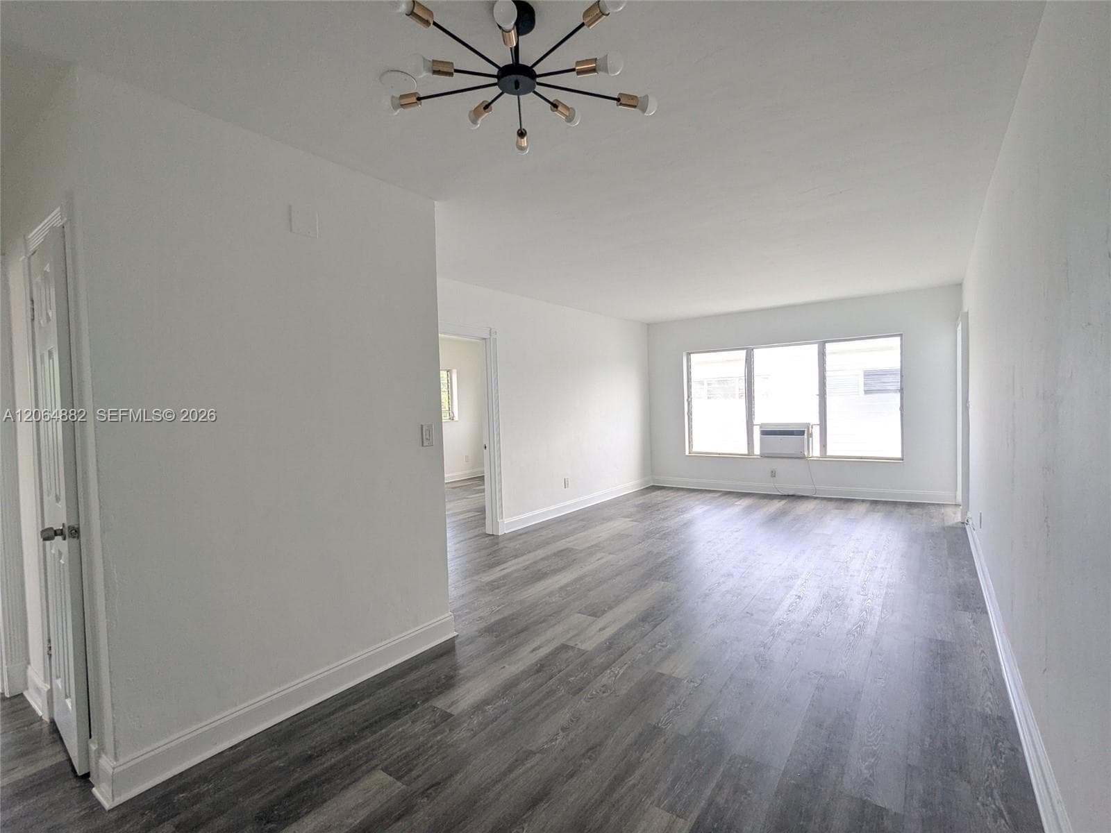 7805 Crespi Blvd 4 photo 6