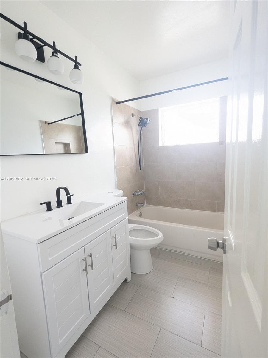 7805 Crespi Blvd 4 photo 13