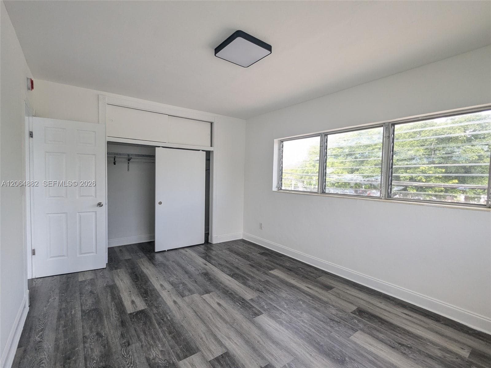 7805 Crespi Blvd 4 photo 12
