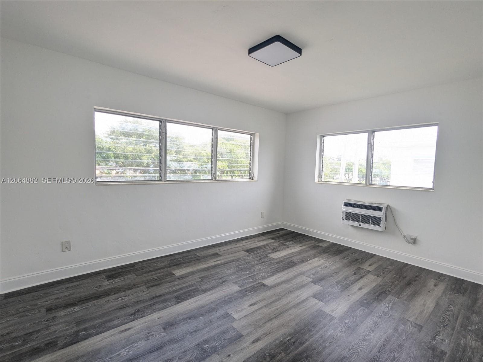 7805 Crespi Blvd 4 photo 7