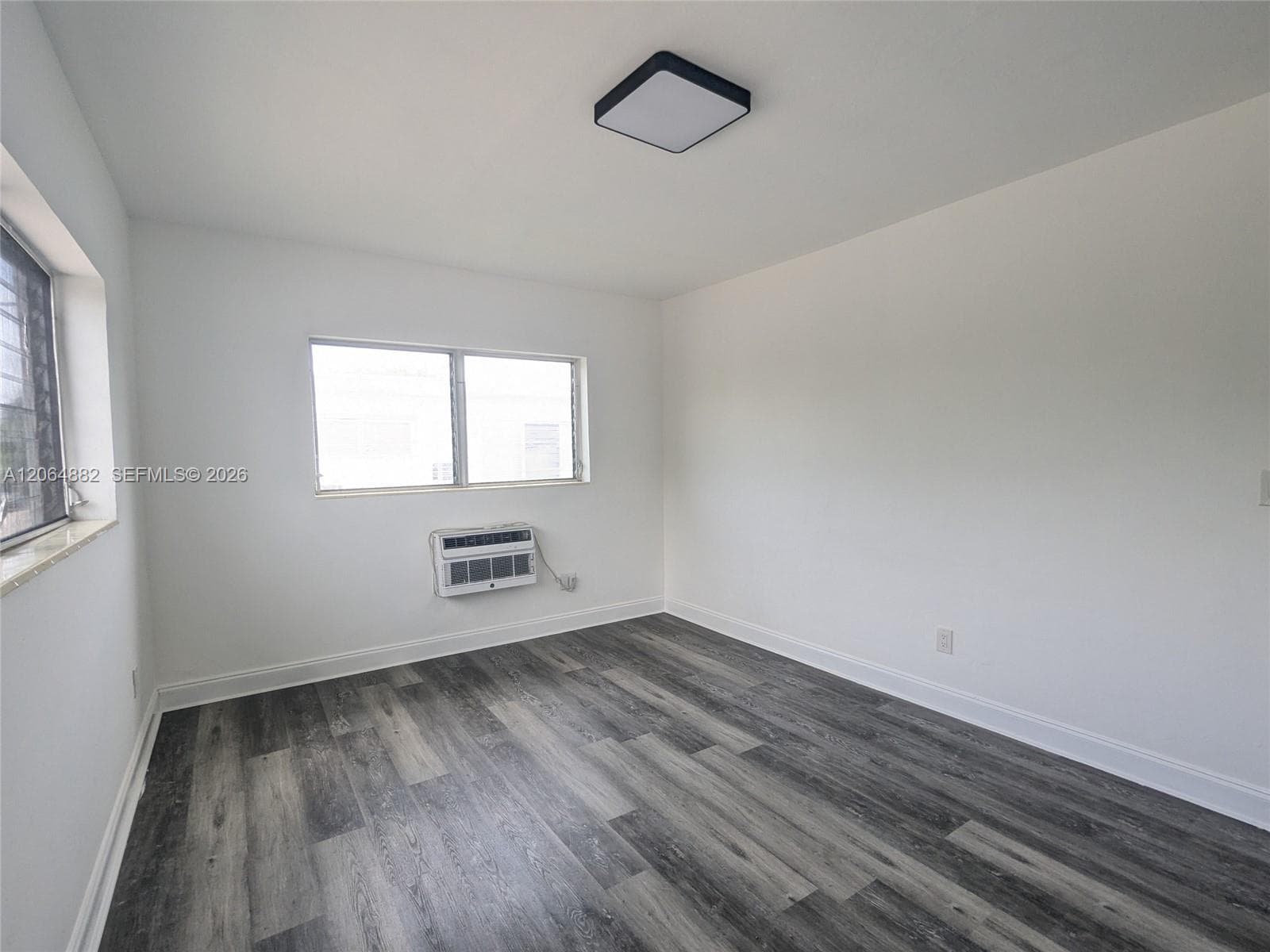 7805 Crespi Blvd 4 photo 10