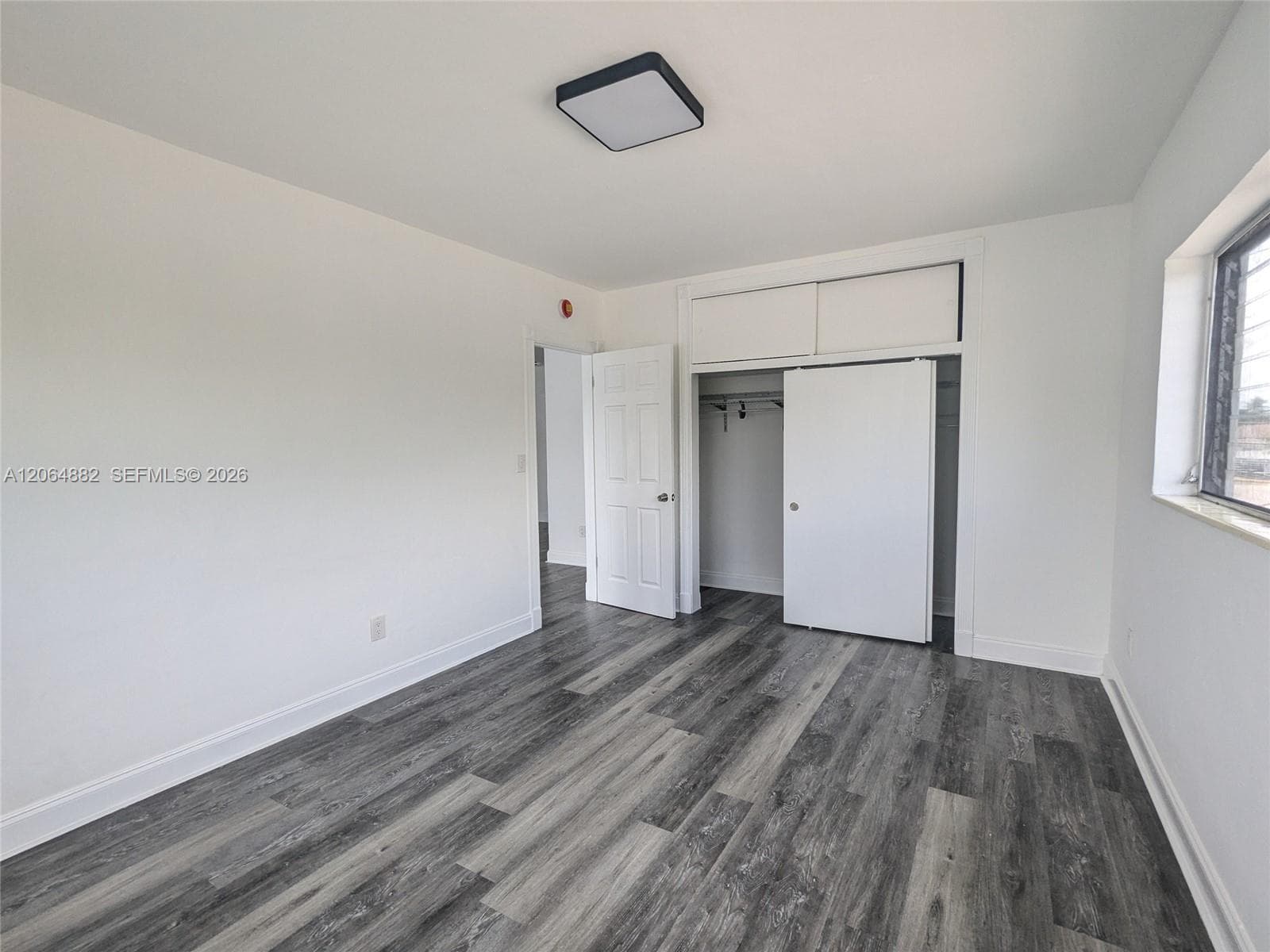 7805 Crespi Blvd 4 photo 11